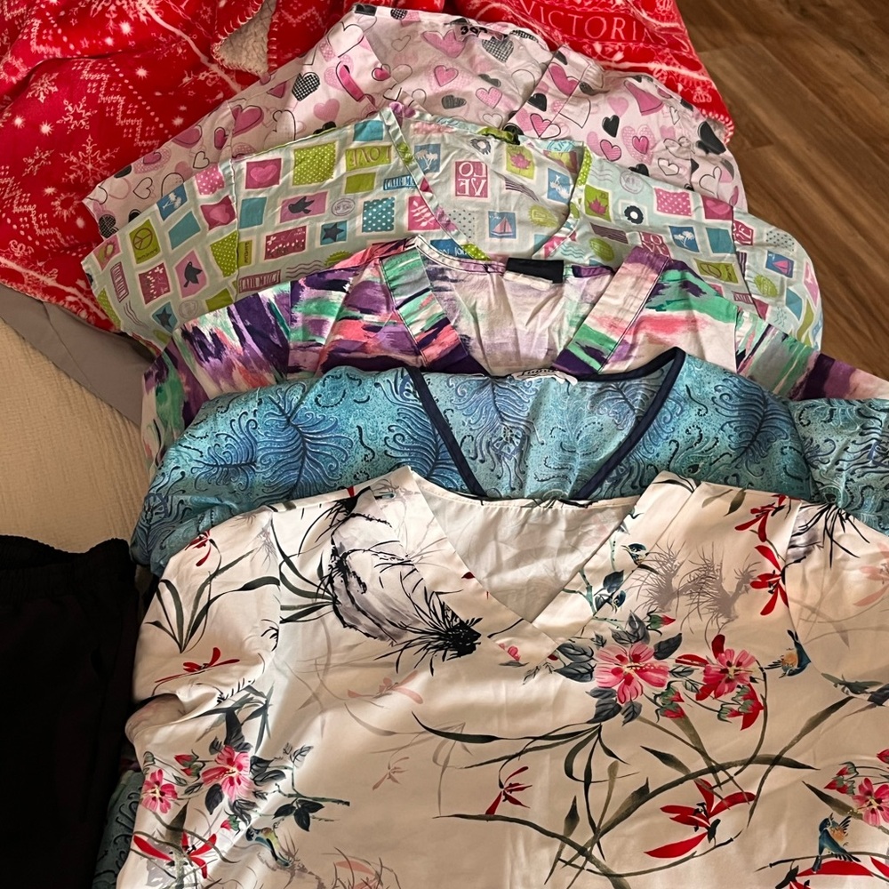Scrub top bundle size medium